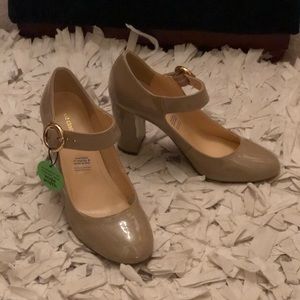 Liz Claiborne Pumps